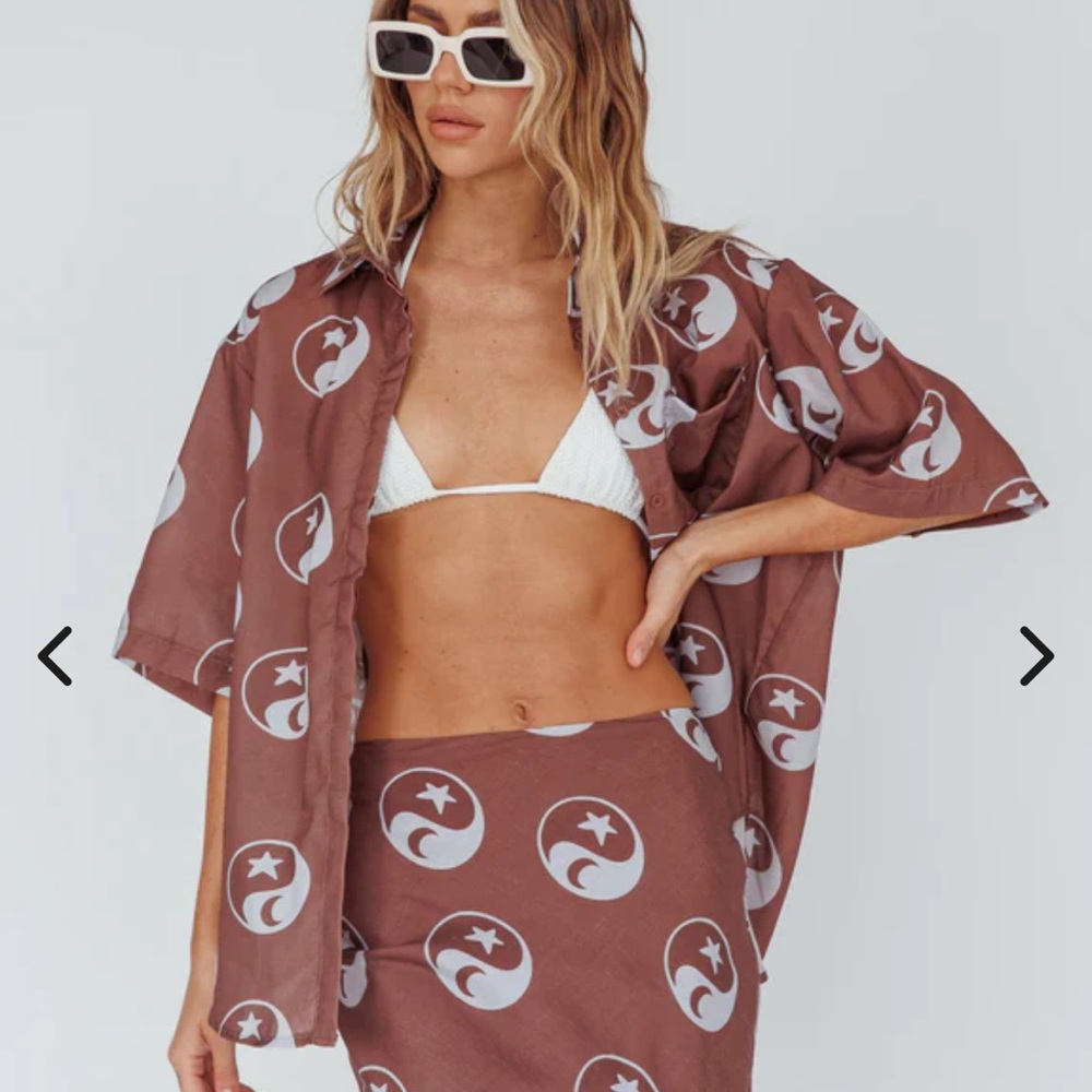 Selfie Leslie - Just A Hunch Button Shirt Yin Yang Coco